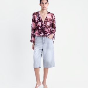 BLUSA VOLANTES ESTAMPADA